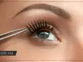 Jak przykleić sztuczne rzęsy pierwszy raz? Prosty poradnik krok po kroku