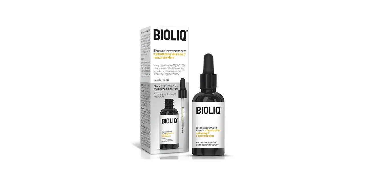 Butelka z czarnym pipetą i opakowanie z serum Bioliq z witaminą C i niacynamidem.