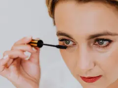 Lifting czy laminacja rzęs? Kluczowe różnice i wybór