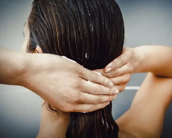 Krem Nivea na włosy: Jak stosować? Efekty i błędy
