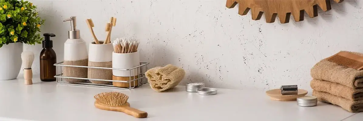 organizacja kosmetyk&oacute;w na wannie inspiracje