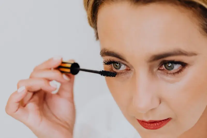 Lifting czy laminacja rzęs? Kluczowe różnice i wybór